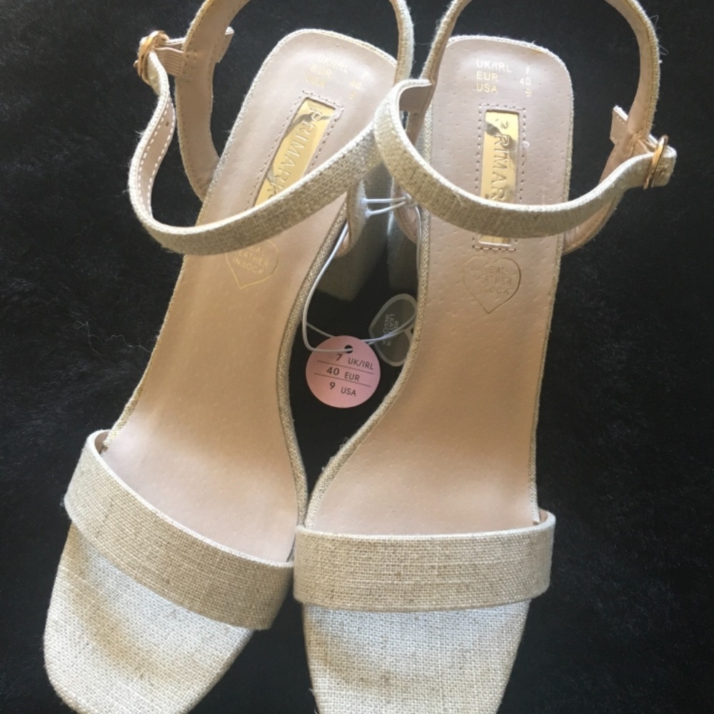 Heeled sandals - Picture 3 of 5